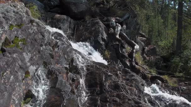 Waterfall falls from rock cliff. — Stock Video