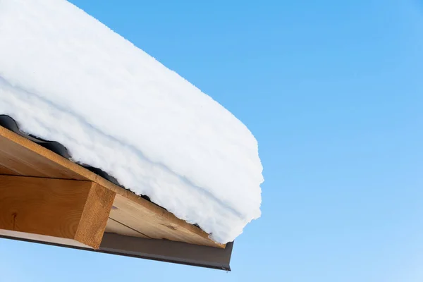 Techo Congelado Bajo Nieve Invierno — Foto de Stock