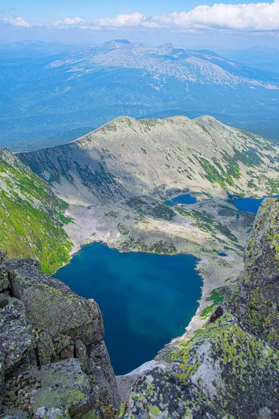 산골짜기의 호수의 — 스톡 사진