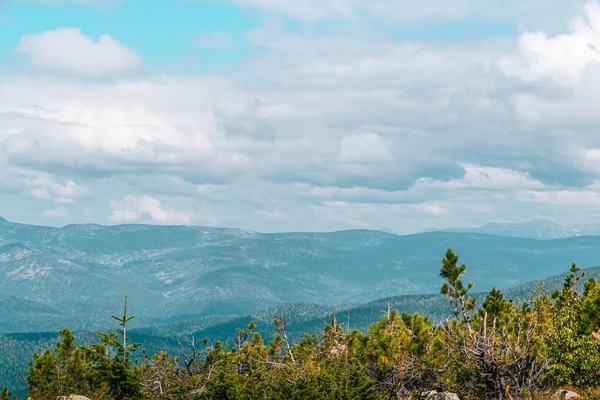 Rocky Ridge Horizon Blue Cloudy Sky Mountain Valley Travel Adventure — Stock Photo, Image