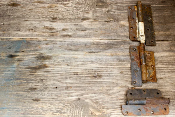 Metal door hinge on a grungy wooden background,  Copy space to right. — Stock Photo, Image