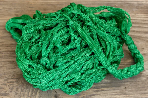 Green Rope and Textured Wood, Coil of white rope set against highly textured wood. — Stock Photo, Image