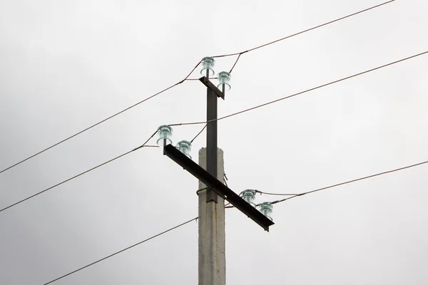 空に対して電力線 — ストック写真