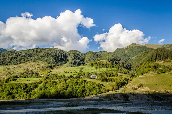 Paysage sur la route militaire géorgienne — Photo