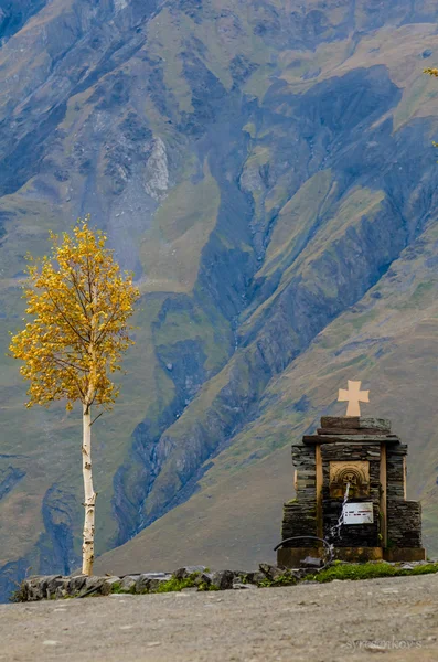 Kutsal Bahar, Gergeti Trinity Kilisesi, Gürcistan
