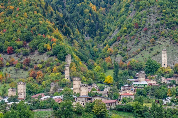 Tours défensives médiévales, le village de Mestia, Svaneti, Géorgie — Photo
