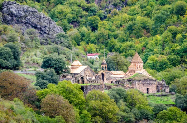 Dadivank - IX-XIII yüzyıllarda Dağlık Karabağ Ermeni Manastırı.