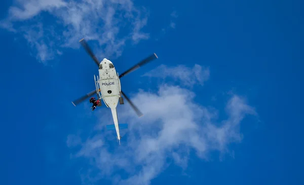 Un helicóptero de rescate. Salvar vidas . Imagen De Stock