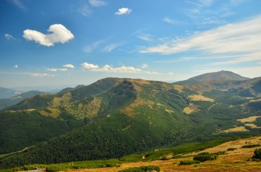 Güneşli, sonbahar manzara Dağları