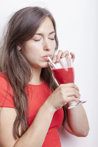 Woman has a raspberry smoothie drink — Stock Photo, Image
