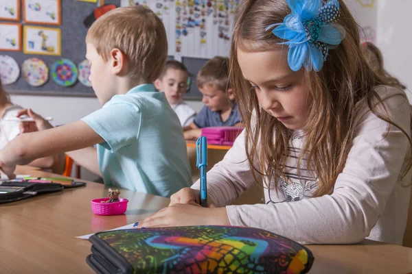 Alunos fazem um teste — Fotografia de Stock