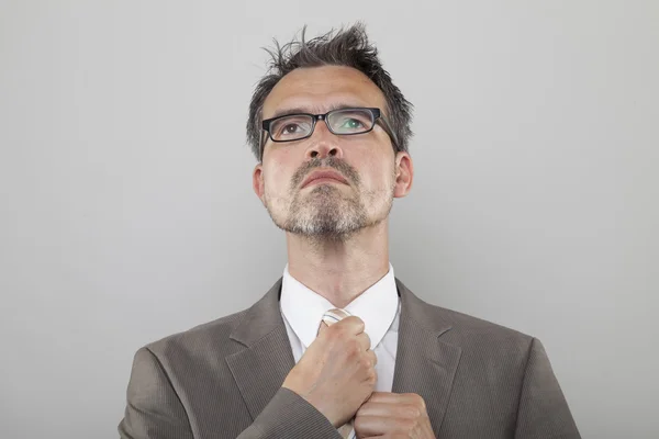 Tying the tie — Stock Photo, Image