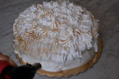 Karamelli limonlu turta.