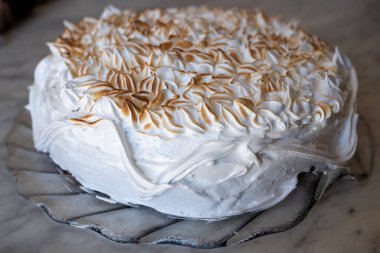 Karamelli limonlu turta.