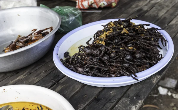 Fried örümcekler ve tavuk