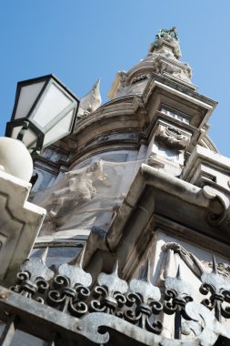 Dikilitaş, ayrıntı 