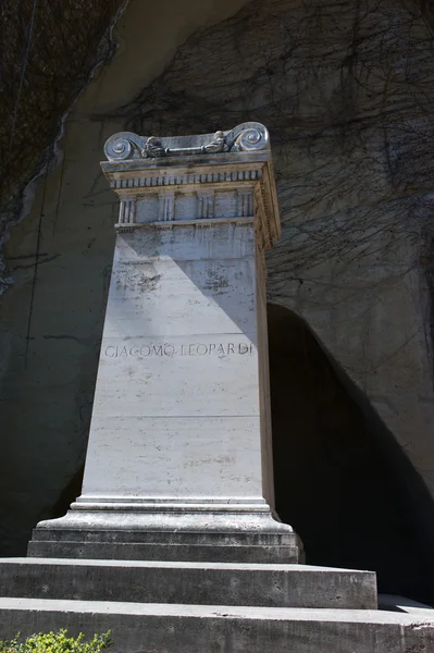 Tomb of Giacomo Leopardi — Stock Photo, Image