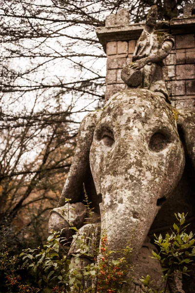 Parque monstro em Bomarzo, construído pelo príncipe Orsini na Itália — Fotografia de Stock