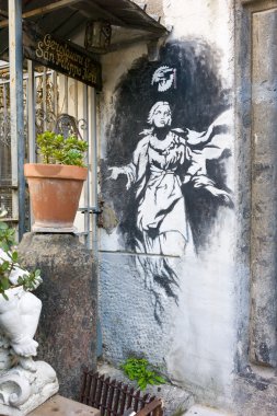 Madonna silahla