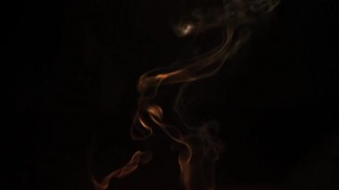 beyaz üzerine siyah duman