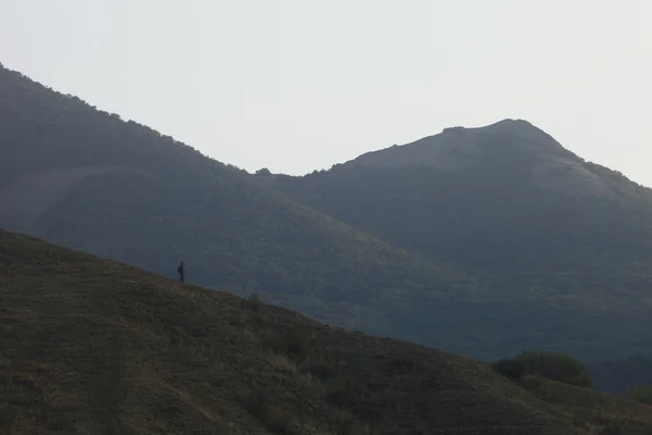 Turist ve dağ panorama