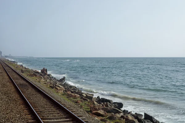 Demiryolu deniz sahilde