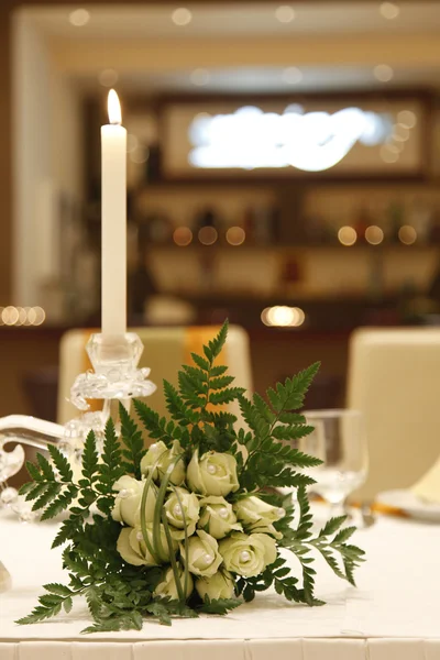 Candles  and flowers in wedding reception — Stock Photo, Image