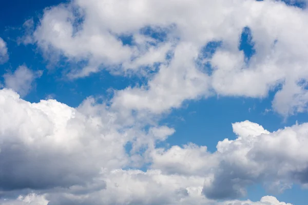 Wolken Met Blauwe Lucht Tijdens Zonnige Dag — Stockfoto