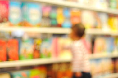 Alışveriş merkezinin arka planında bulanık görüntü