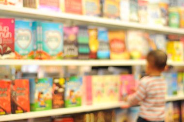 Alışveriş merkezinin arka planında bulanık görüntü