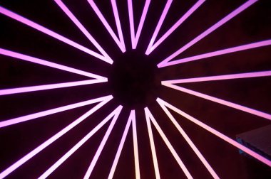 Renkli neon ışıkları olan soyut arkaplan