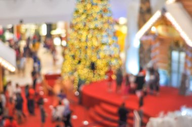 Renkli bokeh ile güzel bulanık Noel ağacı görüntüsü