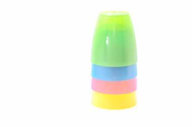 plastik bardak beyaz zemin üzerine izole