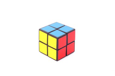 rubiks küp üzerinde beyaz izole