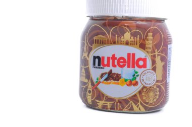 Kuala Lumpur, Malezya - 19 Eylül 2018: Beyaz arka planda Nutella