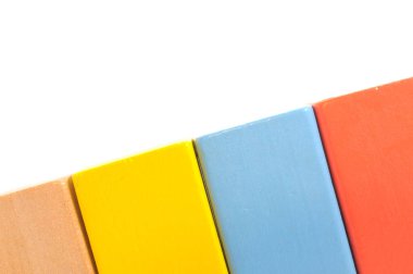 Renkli ahşap yapı taşları