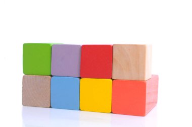 Renkli ahşap yapı taşları