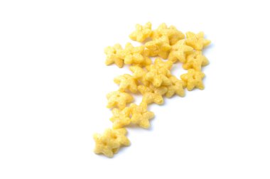 Beyaz zemin üzerinde mısır gevrekleri, izole edilmiş