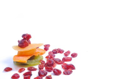 Lezzetli kurutulmuş meyveler. 