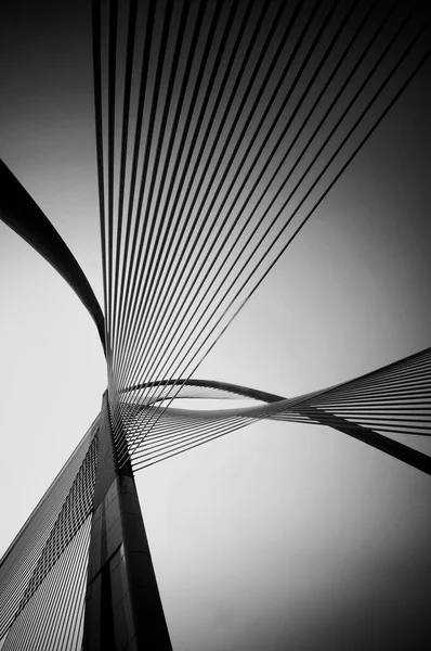 プトラジャヤの現代的な橋建築 — ストック写真