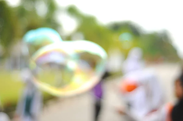 Bild Von Kindern Die Riesige Blase Spielen Verschwimmen — Stockfoto