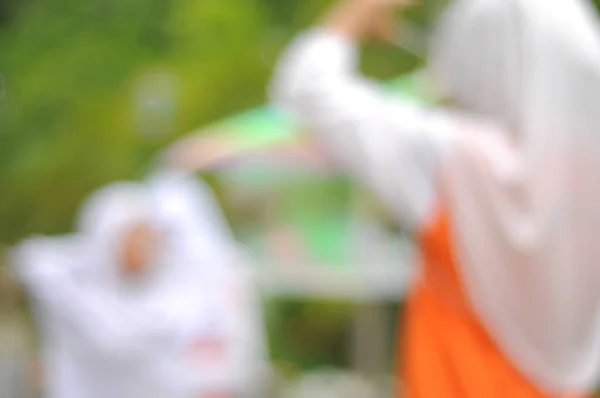 Gambar Kabur Dari Anak Anak Bermain Gelembung Raksasa — Stok Foto