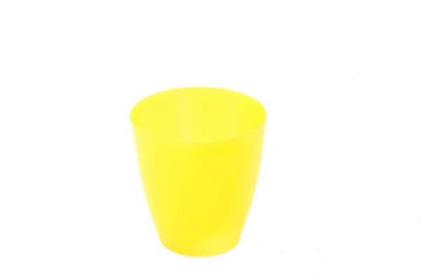 Geel Plastic Bekertje Geïsoleerd Witte Achtergrond — Stockfoto