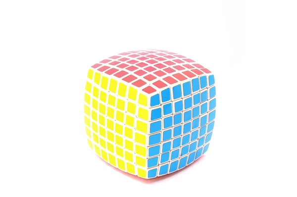 Куб Рубикса Изолирован Белом — стоковое фото