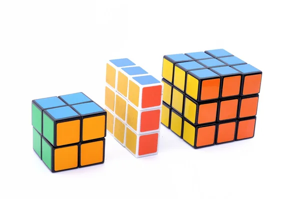 Rubiks Kuutio Eristetty Valkoinen — kuvapankkivalokuva