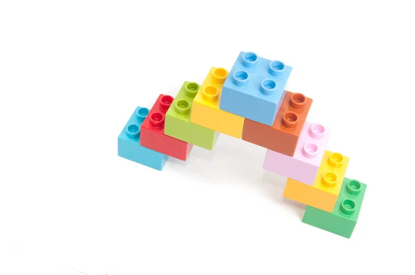 Çok Renkli Plastik Tuğlalar Çocuklar Için Oyuncaklar — Stok fotoğraf