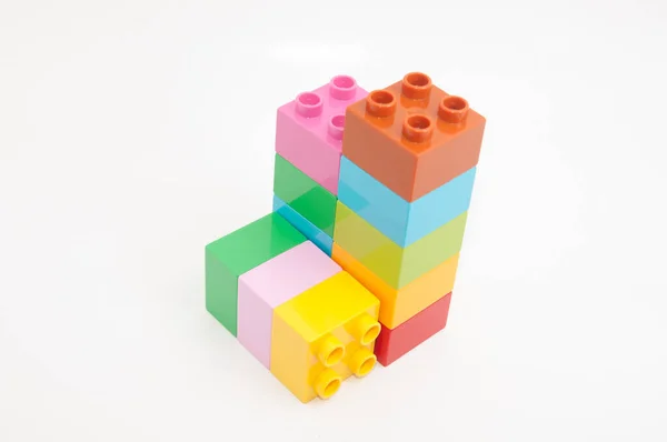 子供のためのマルチカラープラスチックレンガおもちゃ — ストック写真