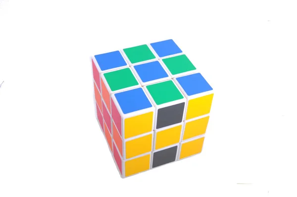 Rubiks Küp Üzerinde Beyaz Izole — Stok fotoğraf