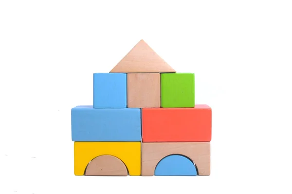Beyaz Arka Plan Üzerinde Izole Renkli Ahşap Oyuncak Blokları — Stok fotoğraf