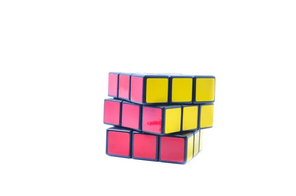 Rubiks Küp Üzerinde Beyaz Izole — Stok fotoğraf